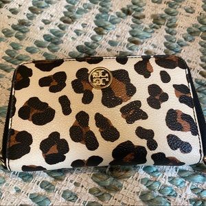 Tory Burch cheetah/leopard zip up wallet!